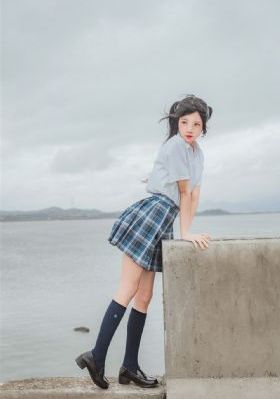 独自在夜晚的海边